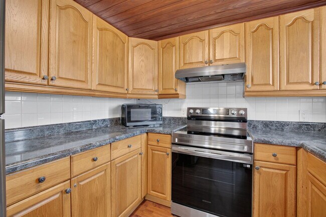 Building Photo - 200 Waterway Dr S