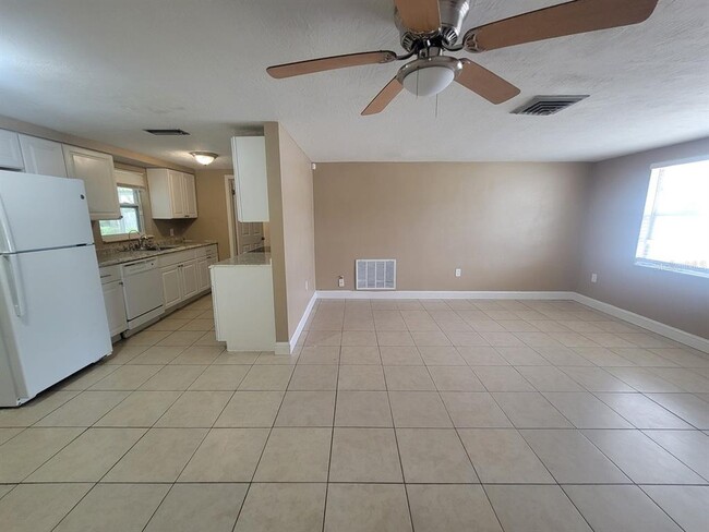 Building Photo - 7526 Topay Ln