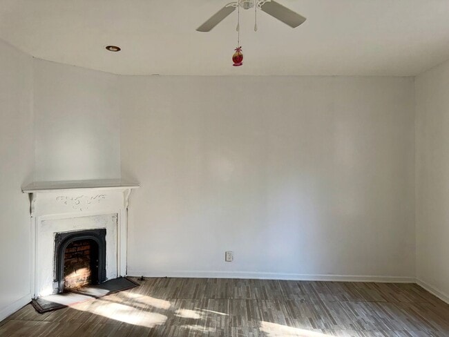 Building Photo - Complete New Central Hvac in this 2 Bed/1 Bath Historic Home!