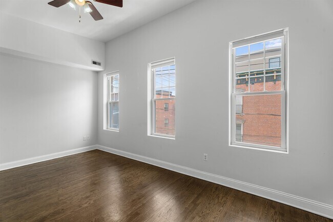 Building Photo - 95 Webster Ave