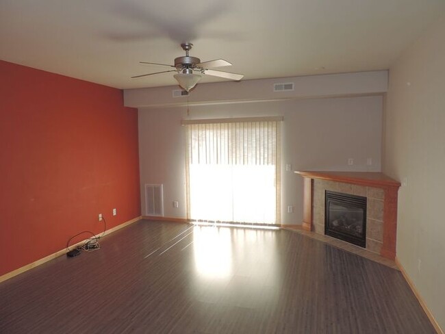 Building Photo - $1,425 | 2 Bedroom, 2 Bathroom Apartment |...