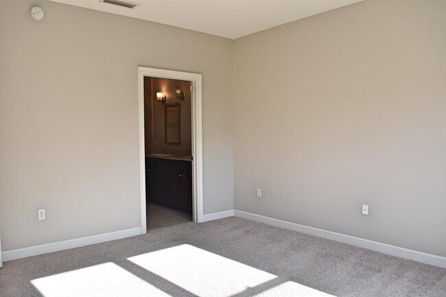 Building Photo - 416 Tropical Way