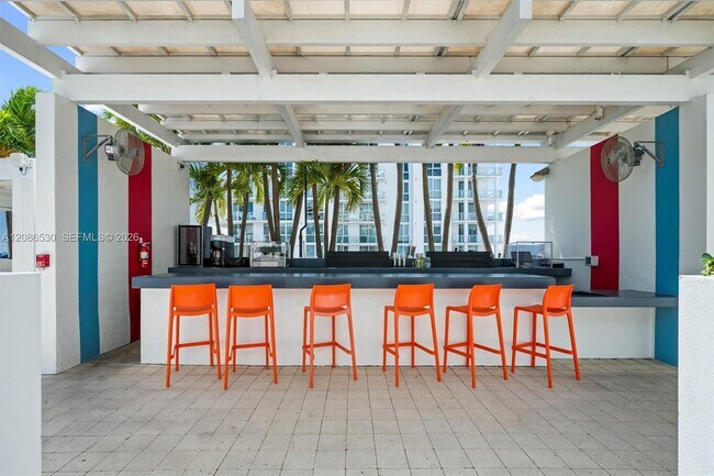 Building Photo - 3101 Bayshore Dr