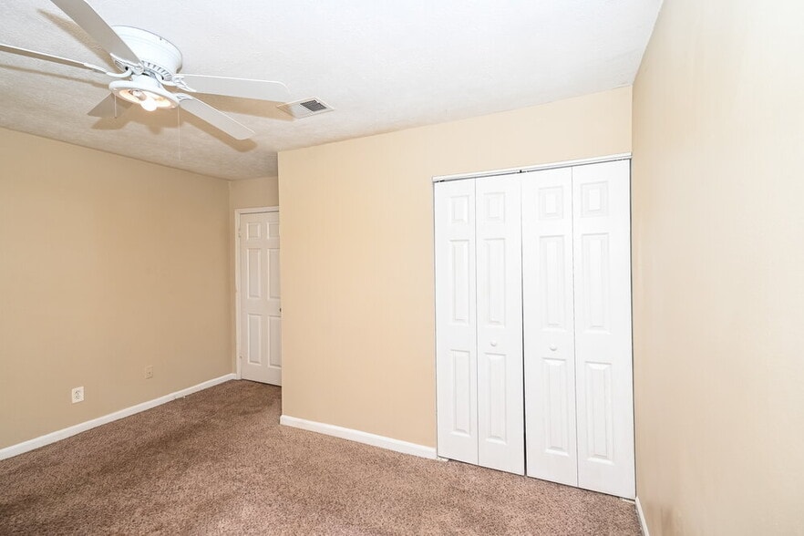 Building Photo - 3564 Briar Dr