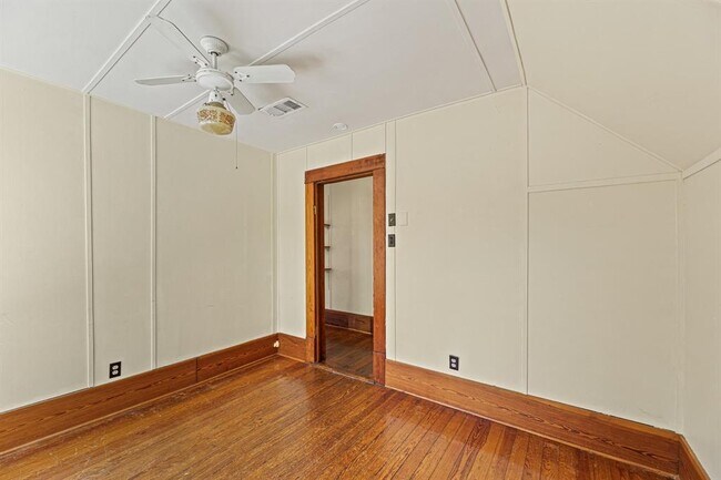 Building Photo - 3205 Guadalupe St