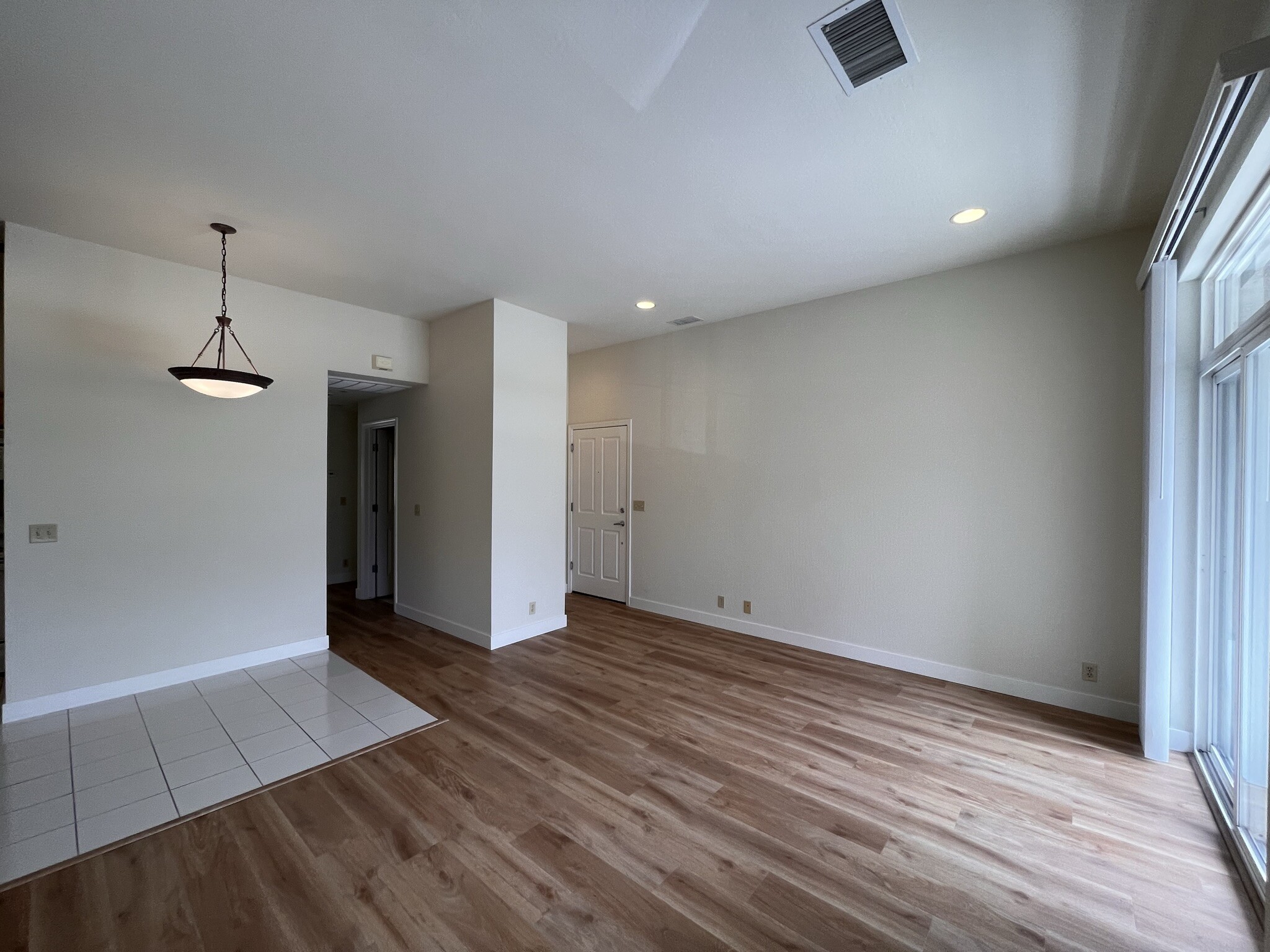 Building Photo - 654 N Santa Cruz Ave