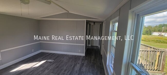 Building Photo - 98 Park Dr
