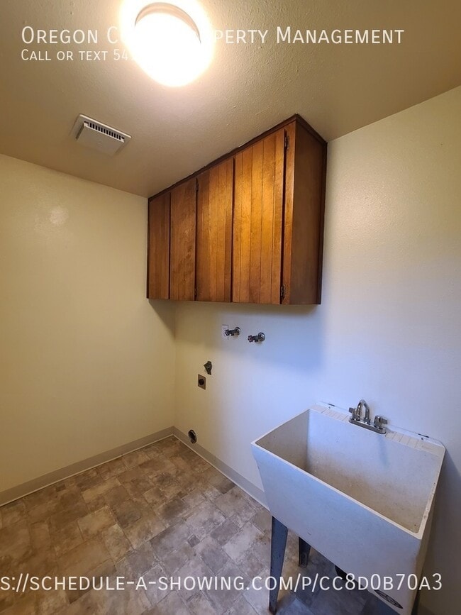 Building Photo - 835 Manzanita Ave