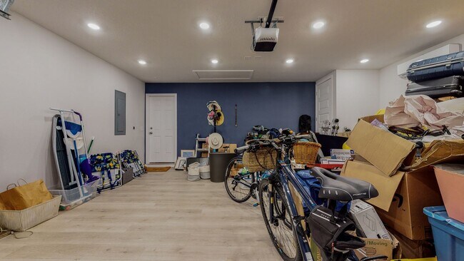 Building Photo - Coming Soon! 4 bed 2 bath home located in Hammock Bay!