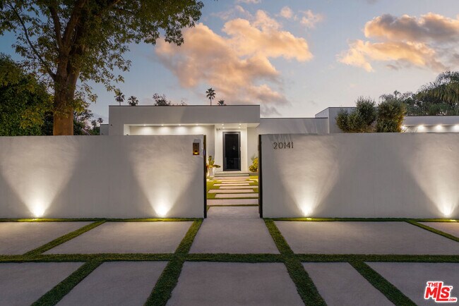 Building Photo - 20141 Wells Dr