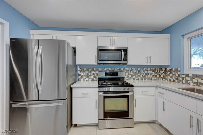 Building Photo - 5470 Logville St