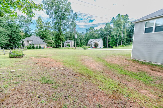 Building Photo - 2441 Westgate Dr
