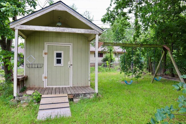 Building Photo - 5903 Eureka Dr