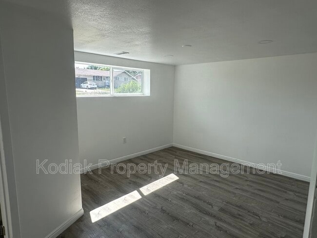 Building Photo - 444 Owens St