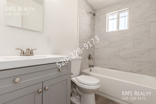 Building Photo - 262 N Melwood Ave