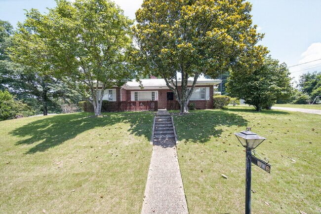 Building Photo - 606 Harper Rd