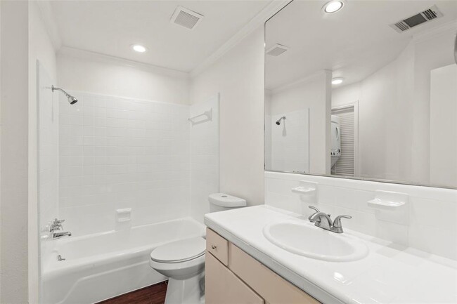 Building Photo - 2229 Mimosa Dr