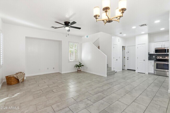 Building Photo - 7527 S 13th Pl