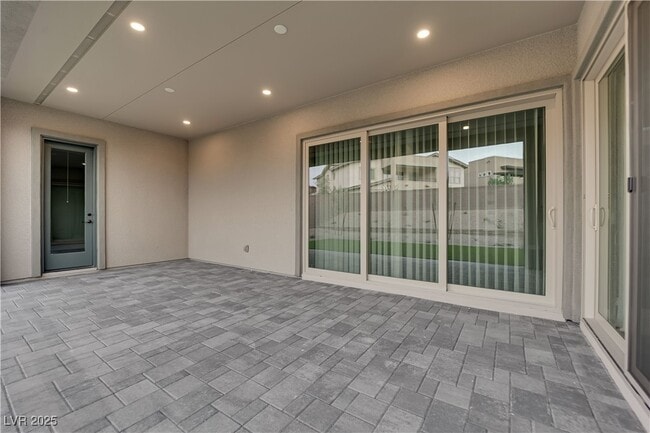 Building Photo - 10648 Stone Ledge Ave