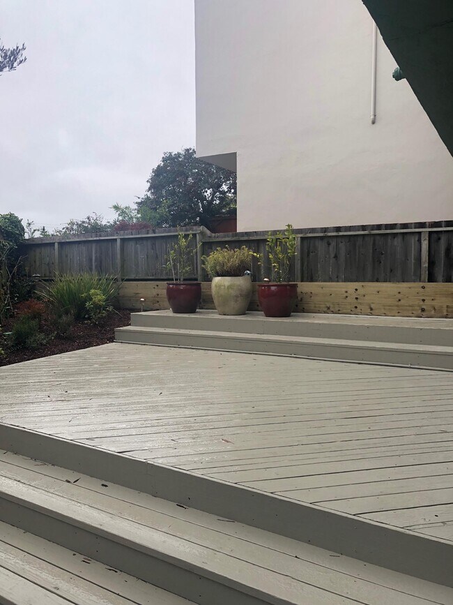 Building Photo - 394 Cresta Vista Dr