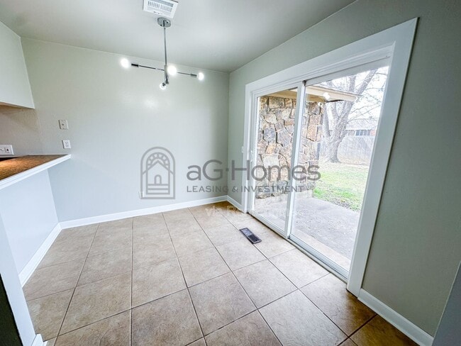 Building Photo - 730 Arlington Dr