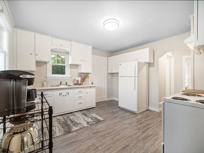 Building Photo - Millwood 2 bedroom condo
