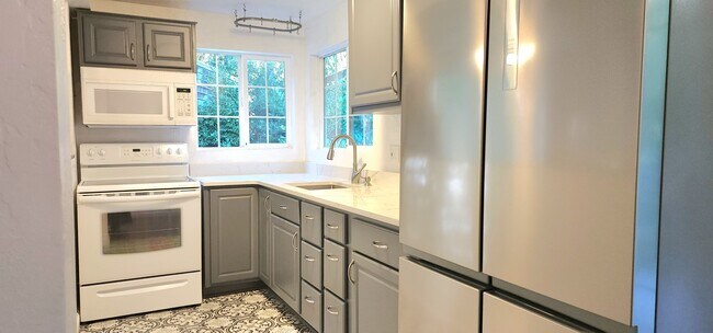 Building Photo - 42-KE642 N Bass Ct