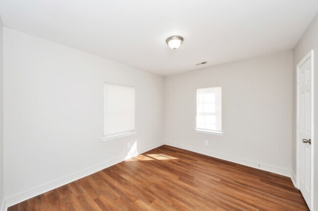 Building Photo - Beautifully Renovated 3BR/2BA home on King St!