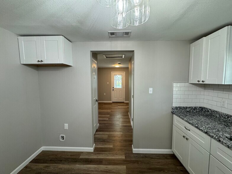 Building Photo - 1210 Southey St