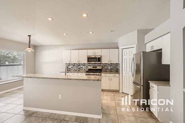Building Photo - 30433 Tremont Dr