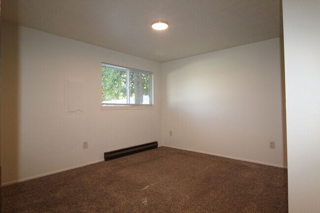 Building Photo - 828 E Gordon Ave