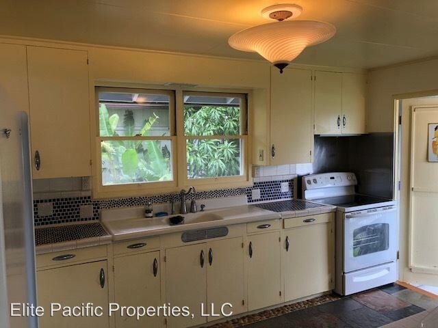 Building Photo - 2333 Palolo Ave