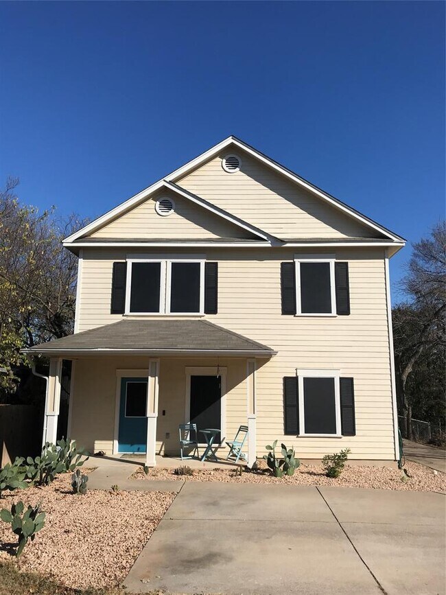 Primary Photo - 1307 Walnut Ave