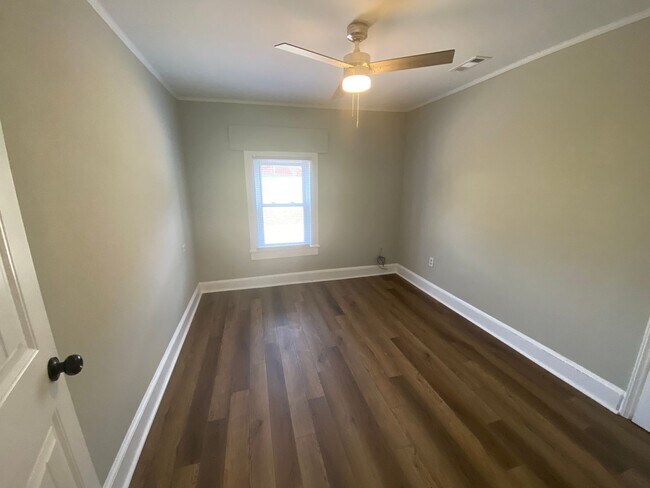 Building Photo - AVAILABLE TO SHOW!!!