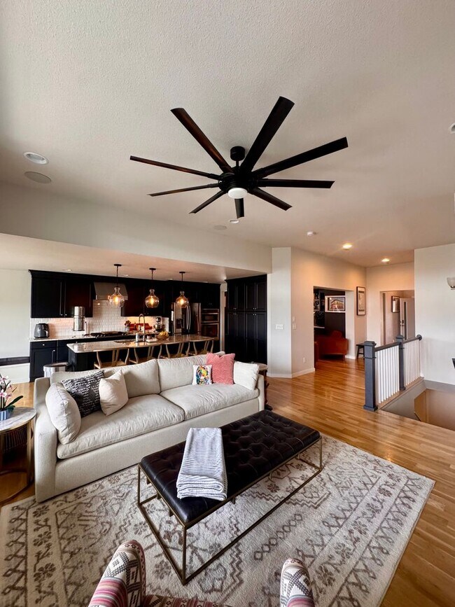 Building Photo - LUXURY 4 Bedroom home in NORTHGATE with Mountain Views