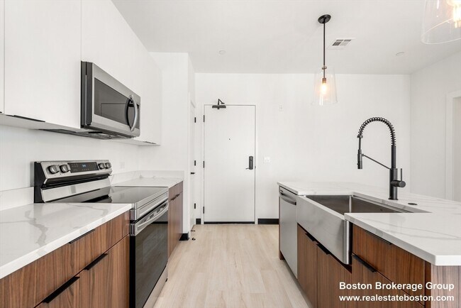 Building Photo - 600 Broadway