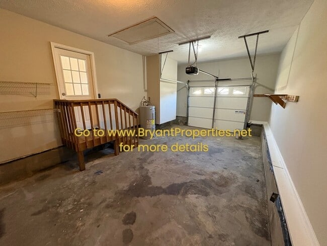 Building Photo - 2002 Dogwood Ln