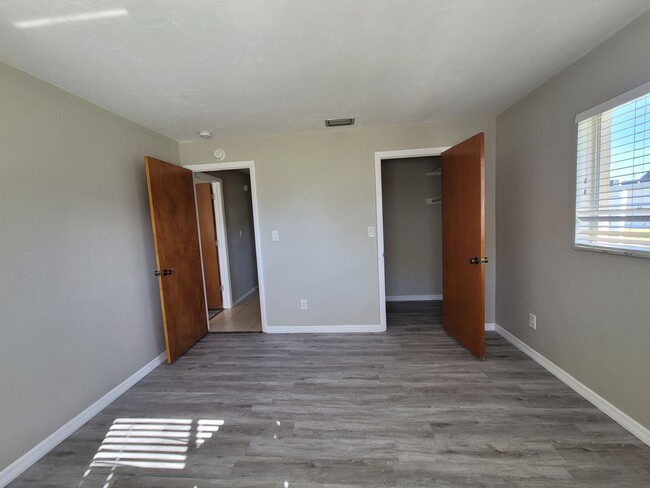 Building Photo - Duplex for rent