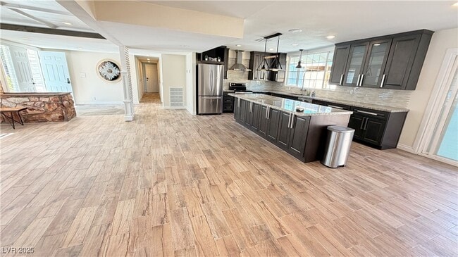 Building Photo - 1819 S Beverly Way