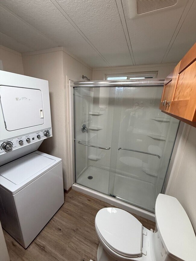 Building Photo - Private remodeled 2 bed home with huge fenced yard in Puyallup for rent now!