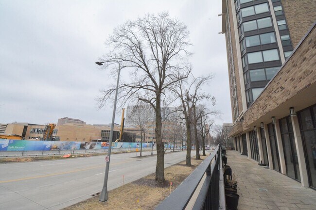 Building Photo - Furnished Unit STEPS FROM THE MAYO CLINIC FACILITIES Rochester Towers Condo For Rent!