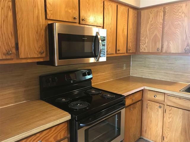 Building Photo - 1129 Suburban St