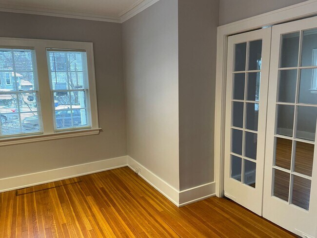 Building Photo - Charming Dutch Colonial Style Heritage Hill Home