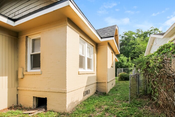 Building Photo - 478 W 63rd St