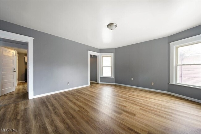 Building Photo - 3414 Daisy Ave