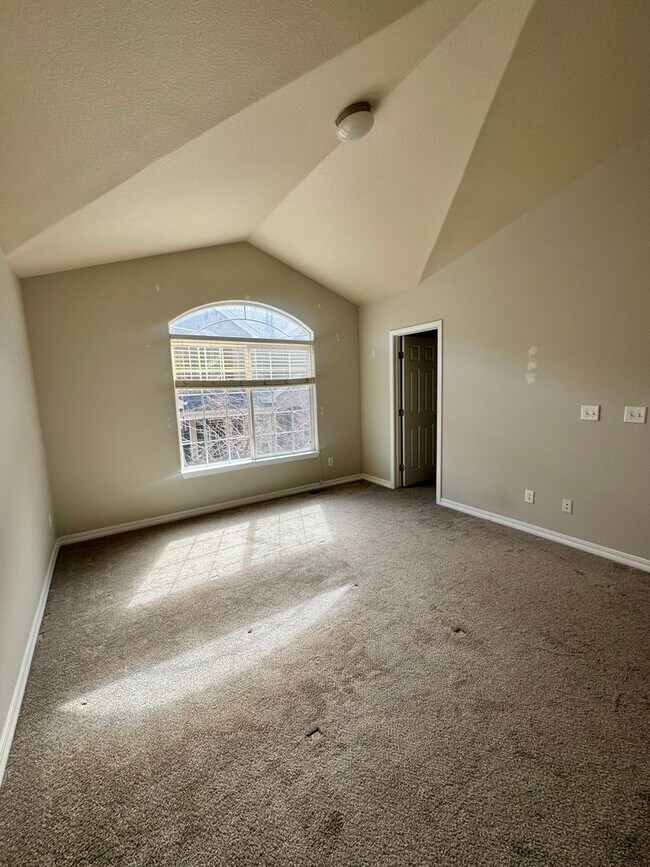 Building Photo - Updated Townhome in North Colorado Springs