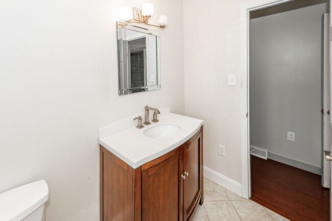 Building Photo - 4 Bedroom 2.5 Bath House in Montclair - We...