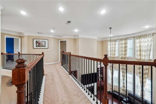 Building Photo - 5230 Edgebrook Dr