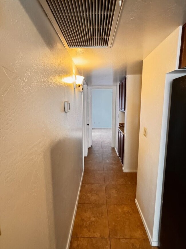 Building Photo - 2+ Mesa Rental