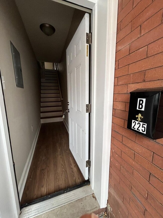 Building Photo - 225 S 62nd St